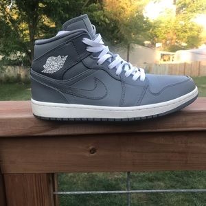 Jordan 1 Mid Gray